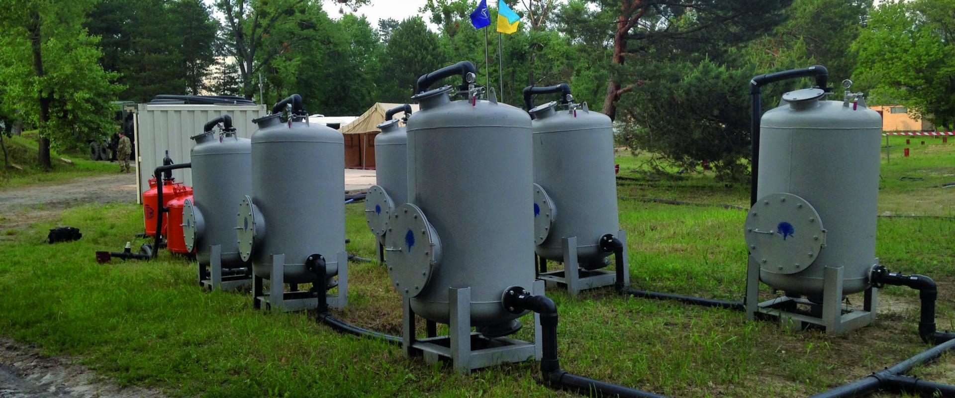 Installation de dépollution composée d’un système pompage/écrémage des hydrocarbures dans la nappe, d’unités de séparation eau-huile (déshuileur), de filtres à sable et de filtres à charbons actifs